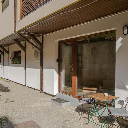 Hat Old Town Designer Apartments Брашов Экстерьер фото